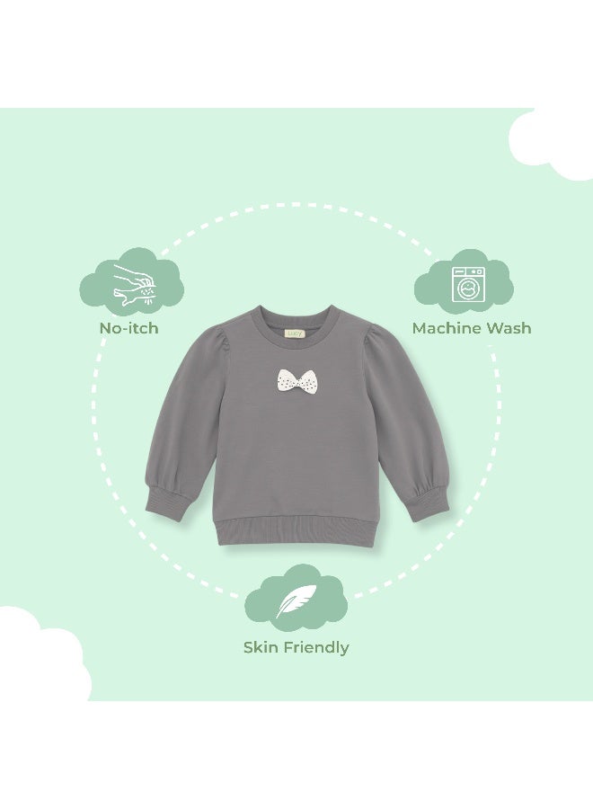 لؤي طقم ملابس شتوية للبنات من لؤي | بلوزة وبنطال من الصوف القطني العضوي | ملابس شتوية ناعمة ومريحة | طقم أنيق (رمادي) - Image 3